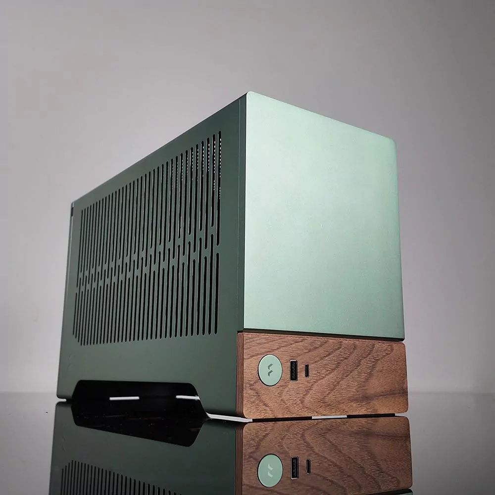 FORGE-PC-gaming-station-face-2